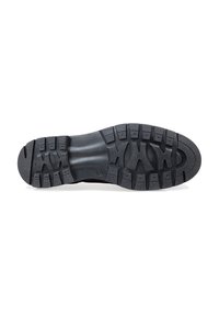 Semelle de chaussure en caoutchouc noir avec des rainures profondes, un design profilé et une surface texturée pour une meilleure adhérence. Bords incurvés et section du talon renforcée.