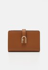 FLOW COMPACT WALLET - Lommebok - brown
