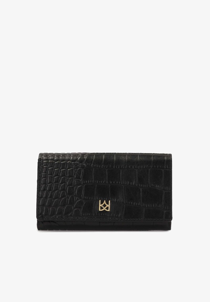 Črna denarnica iz teksturirane umetne krokodilne usnjene. Ima zlat akcentni logo, eleganten obliko in gladko površino. Zapiranje z zavihek.