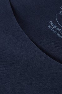 Nevybráno, rich blue