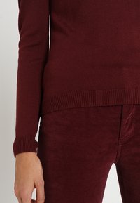 mint&berry Sweter