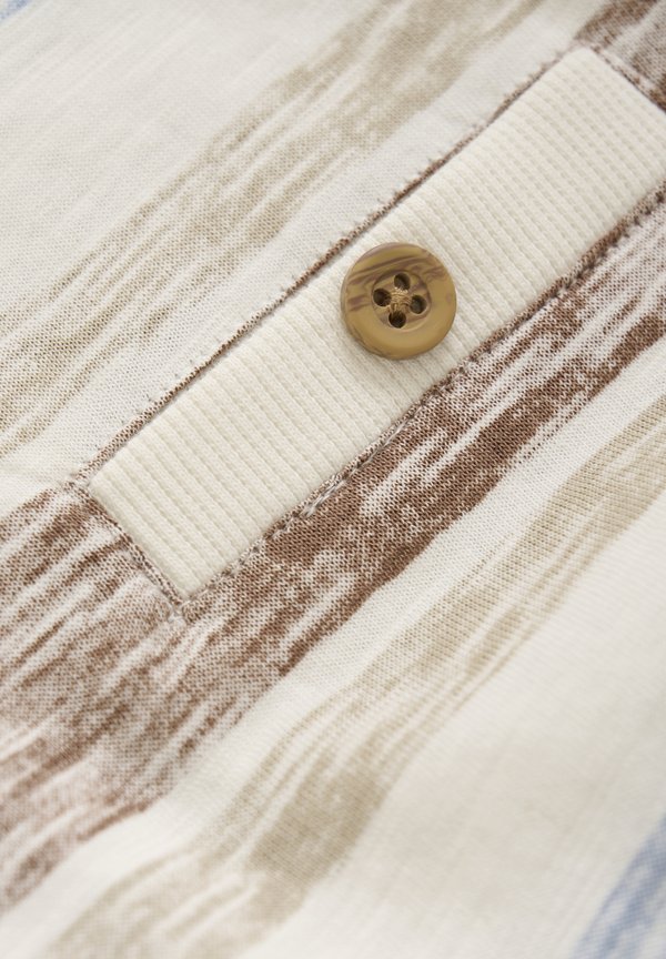 ENTSHIRT - Print T-shirt - eggnog3