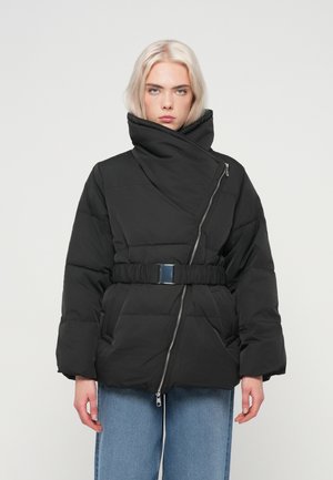 ONLCHIKA LIFE BELTED PUFFER JACKET  - Winterjacke - black