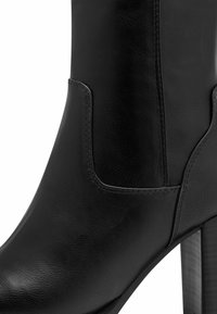 Marco Tozzi Bottes à talons hauts - black