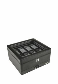 Boîte de rangement en cuir noir avec un mécanisme de verrouillage, un intérieur rembourré et des séparateurs amovibles pour l'organisation. Forme rectangulaire, dessus plat.