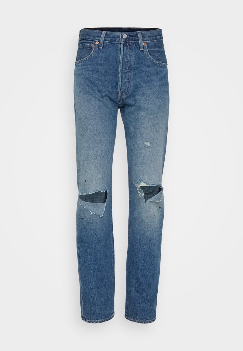 Jean déchiré bleu clair avec une coupe droite, découpes effilochées au niveau des genoux, et un style classique à cinq poches avec du matériel en métal.