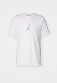 Valge puuvillane T-särk lühikeste varrukatega. Keskel on hall Jumpman logo. Klassikaline ümar kaelus. Sile tekstuur.