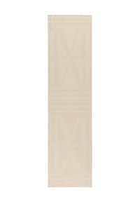 Beige rechthoekig loperskleed met een subtiel groot geweven patroon van in elkaar grijpende geometrische vormen en dunne franjes aan de korte zijden.