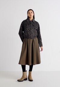 ONLY ONLEMILIA LEO JACKET - Kevyt takki - chocolate torte