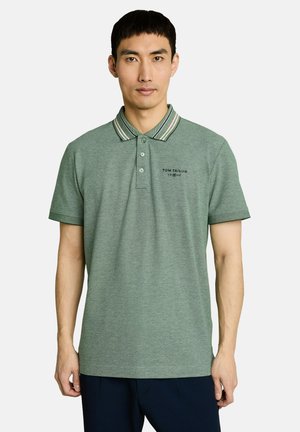 TOM TAILOR, PIQUÉ POLOSHIRT MIT LOGO-PRINT - Poloshirt - garden green