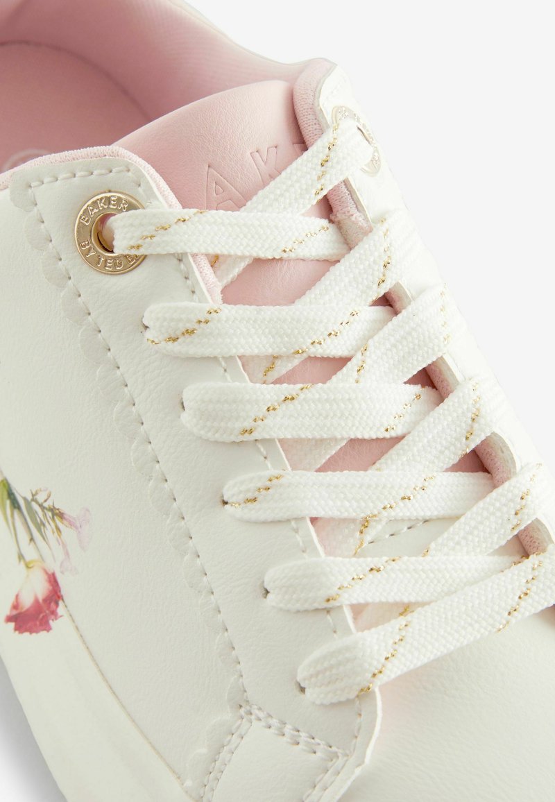 Zapatillas Ted Baker Magnolia Plataforma Blancas Cuero, Parche Floral  Sonriente