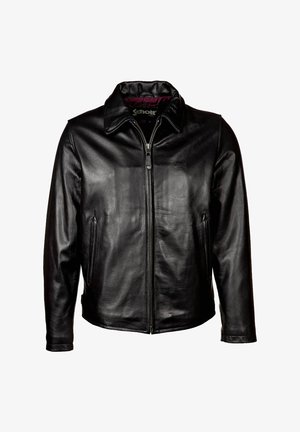 Veste en cuir noir avec une fermeture éclair à l'avant, col pointu, deux poches latérales, texture lisse et logo discret sur la poitrine.