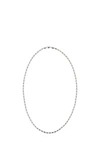 Collana in argento sterling con catena a link ovali dalla finitura liscia, uniformemente spaziate, e un fermo sicuro sul retro.