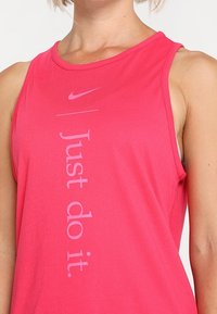 Nike Performance T-Shirt sport - pink