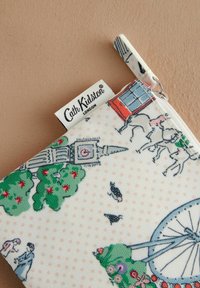 Cath Kidston ZIP - Piniginė - ecru lovely london
