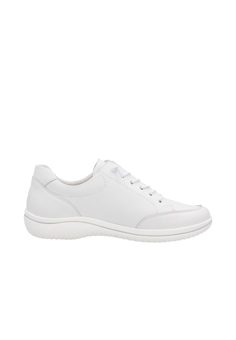 Baskets en cuir blanc avec une texture lisse, bout rond, six œillets et une semelle rembourrée. Design minimaliste avec des accents discrets.