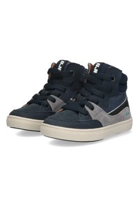 Hoge sneakers met een bovenwerk van marineblauw suede en mesh, grijze suede accenten, zwarte strepen en een rubberen zool met een gestructureerd patroon.
