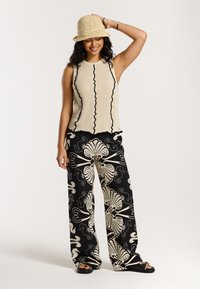 Shiwi MADISON SEA PEARL - Auduma bikses - black sea pearl