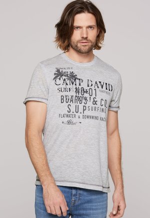 STREIFEN MIT AUSBRENNER-EFFEKTEN UND PRINTS - Print T-shirt - opticwhite