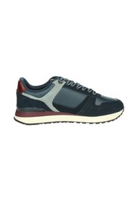 Sneaker blu navy realizzato con un mix di materiali in pelle e suede, dettagli grigi e un tallone bordeaux. Presenta una suola intermedia bianca e una suola esterna testurizzata.
