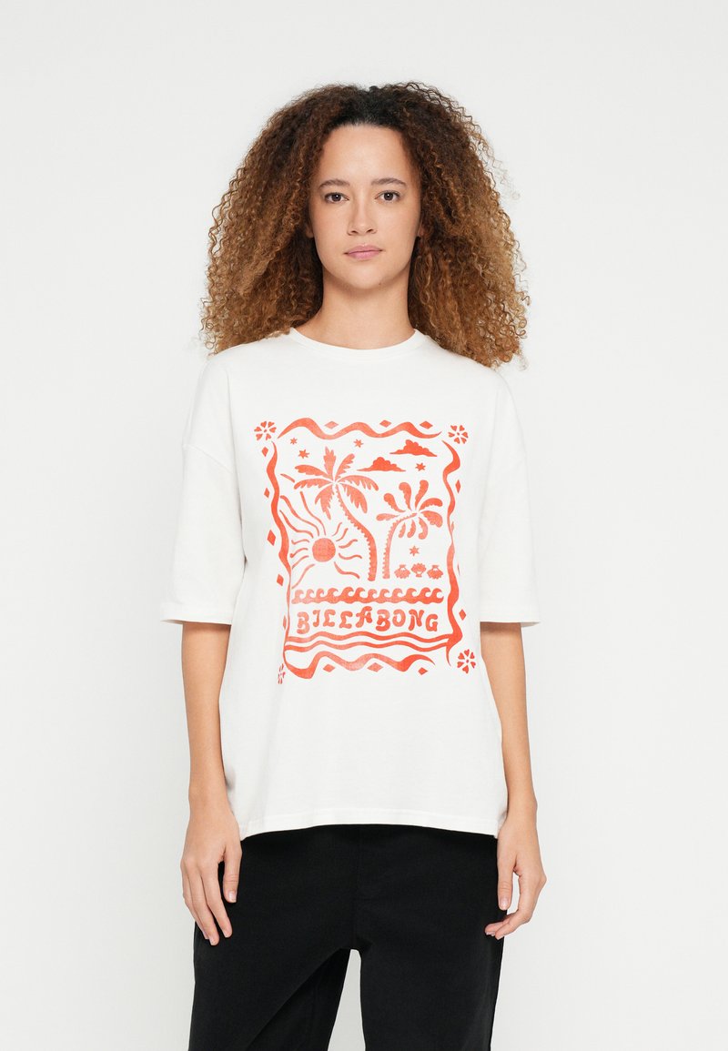 Λευκό υπερμεγέθες t-shirt με πορτοκαλί γραφικό σχέδιο που απεικονίζει φοίνικες, ήλιο και το κείμενο «BILLABONG». Υλικό από βαμβάκι, με κοντά μανίκια.