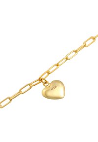 Goldplattierte Armbanduhr mit verlängerten Kettengliedern und einem polierten Herz-Anhänger, der ein sichtbares Echtheitszeichen auf der Oberfläche des Anhängers aufweist.