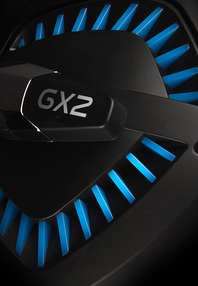 Schwarzes Gaming-Gerät mit blauen Akzentdetails, einer strukturierten Oberfläche und winkligen Formen, deutlich beschriftet mit "GX2."