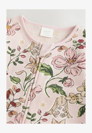 Indumento per neonati in cotone rosa con un motivo floreale che presenta coniglietti. Il design include diversi fiori, foglie e una chiusura con zip frontale.