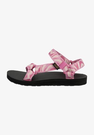 Roze sandalen met een patroon en een gestructureerde zwarte rubberen zool, voorzien van verstelbare banden voor een veilige pasvorm en een plat ontwerp.