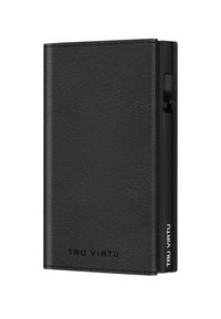 Portefeuille en cuir noir avec une finition texturée, de forme rectangulaire et un emplacement latéral pour un stylo ; présente "TRU VIRTU" embossé sur le devant.