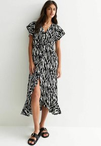 New Look MARK MAKING SHIRRED WAIST MIDI - Abito a camicia - black pattern