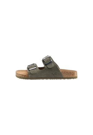 Olivgrüne Wildleder-Sandale mit zwei verstellbaren Metallschnallen und Kork-Fußbett auf profilierter Gummisohle.