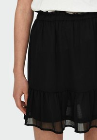 JDY GERÜSCHTER - Falda acampanada - black