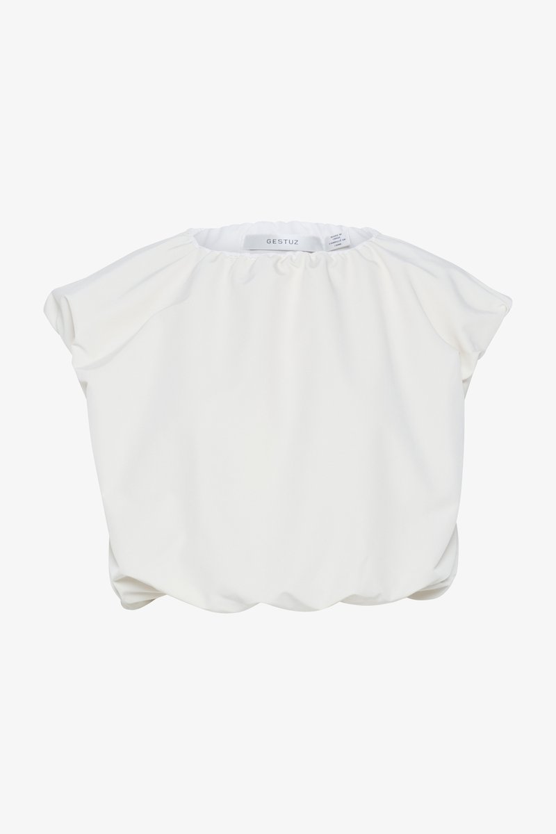 Blouse blanche avec une texture douce et lisse, un col froncé et des manches courtes et larges. Présente un ourlet arrondi et ample pour un ajustement décontracté.