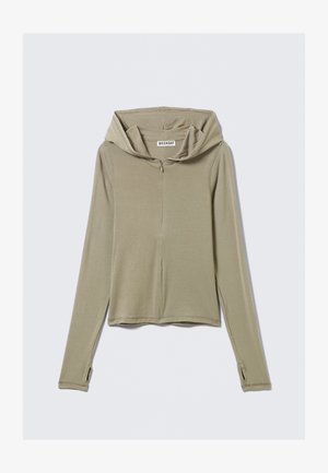 Olijfgroene hoodie met rits en lange mouwen, gemaakt van zachte stof. Voorzien van een grote capuchon, minimale naden en duimgaten in de mouwen.