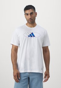 adidas Performance LOGO TEE - Trükipildiga T-särk - white
