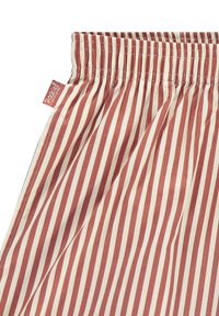 Material în dungi roșii și bej cu o talie elastică și un etichetă mică a brandului. Textură netedă, ușoară, potrivită pentru ținute casual.