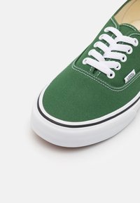 Vans AUTHENTIC - Sneakers basse - color theory/greener pastures