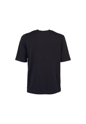 Maglietta nera a maniche corte vista da dietro, design semplice con una piccola etichetta sulla cucitura laterale inferiore.