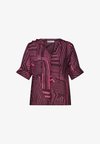 SHORT-SLEEVE BLOUSE WITH SPLIT NECK AND PRINT - Blouse - blush berry