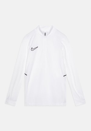 Camiseta deportiva blanca de manga larga con cremallera en el cuarto superior, logo negro de Nike en el lado izquierdo del pecho y paneles laterales de malla con ribete negro.
