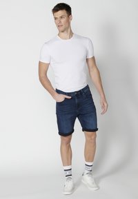 Koroshi STRECTH  STRECT - Kratke hlače od trapera - azul osc   dark blue