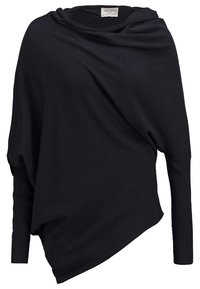 Pull asymétrique noir avec manches longues et large col bénitier drapé.