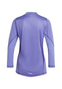 Paarse sportshirt met lange mouwen en een netstructuur, met contrasterende stikseldetails en een ronde halslijn. "AEROREADY" logo aan de zoom.