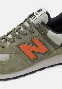 New Balance U574SOC UNISEX - Sportcipő - green