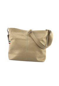 Beige leren handtas met een gestructureerde afwerking. Voorzien van een lange verstelbare schouderband en een klein accent in de tricolore Italiaanse vlag.