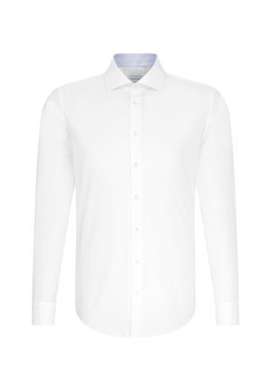 Weißes langärmliges Hemd mit Knopfleiste, klassischem Kragen und gestreiftem Innenkragen-Detail auf einfarbigem Hintergrund.