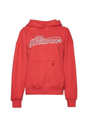 Sarkana kapucele, izgatavota no kokvilnas auduma maisījuma, ar auklu kapuci, priekšējo kabatu un baltu slīpraksta logo "99 Rocawear" krūškurvī.
