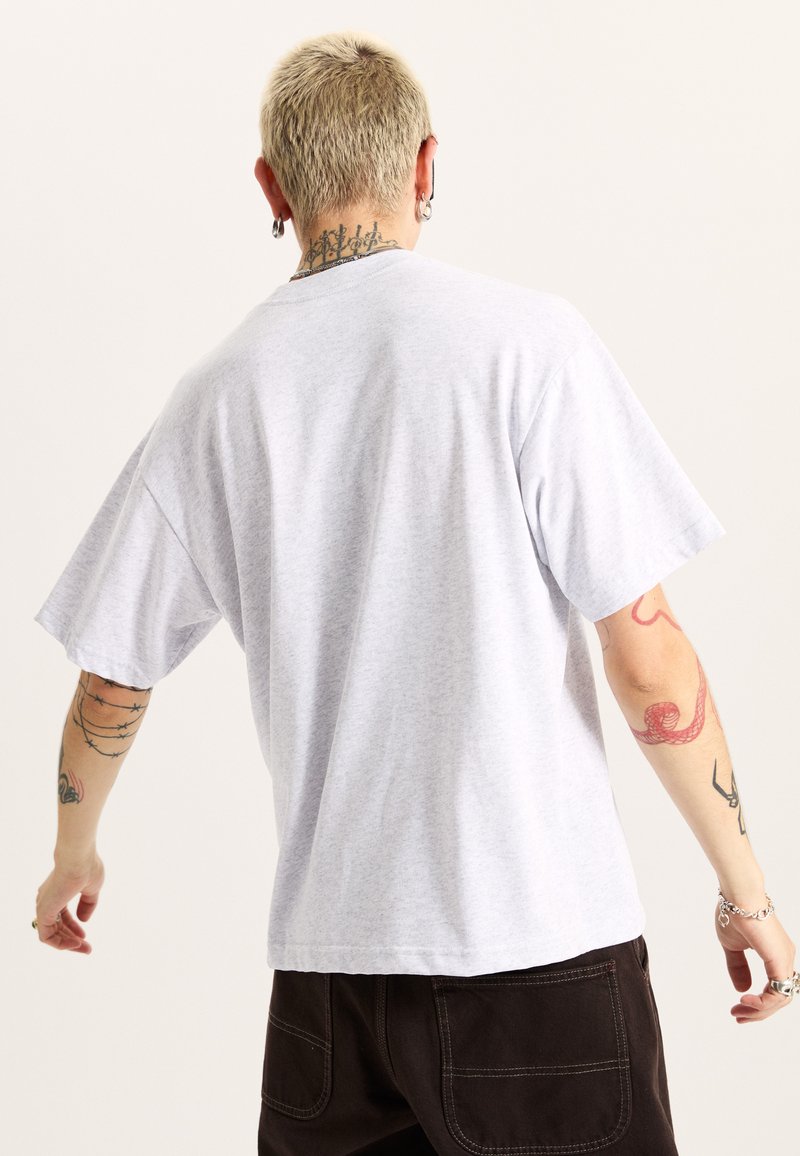 Vans SALTON LOOSE FIT - Jednoduché tričko - light grey