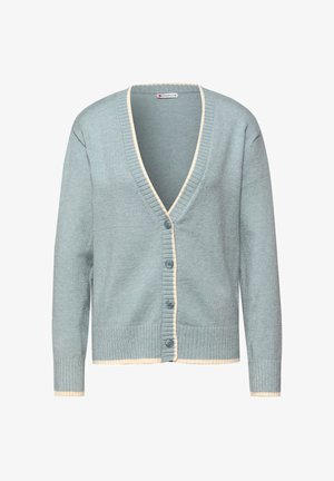 Vaaleansininen neuletakki, jossa on V-pääntie, kerma-valkoista ribbausta kauluksessa ja nappilistan varrella, viisi nappia ja pitkät hihat.